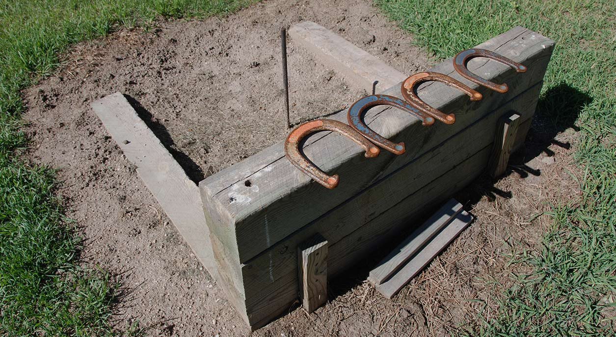horseshoe-pit-game